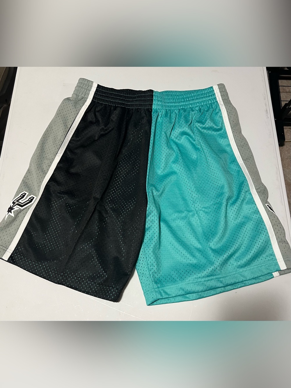 SPURS  🏀🏀🏀Mitchell & Ness , Hardwood Classics, Spurs Shorts ! XL